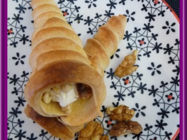 Cornets à la mousse de chèvre, miel et noix