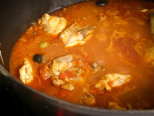 Poulet basquaise ou poulet sauté en sauce basquaise