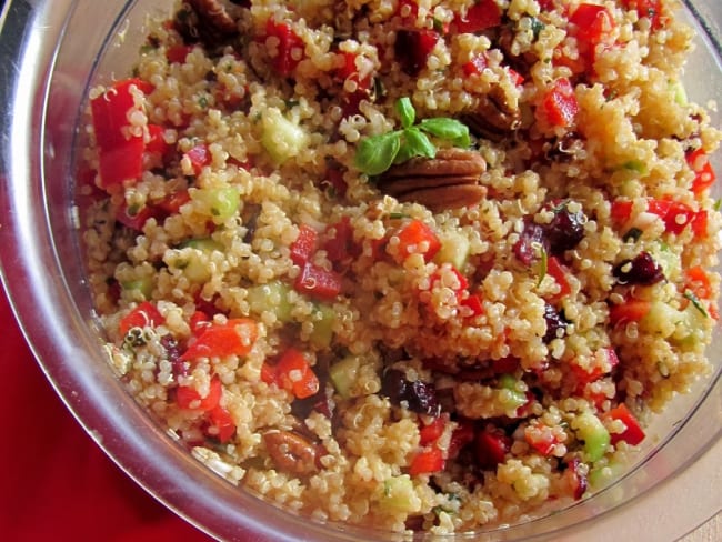Salade de quinoa aux noix de pécan et cramberries