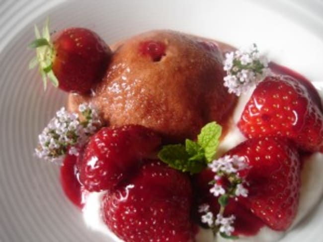 Sorbet à la fraise sans sorbetière,fromage blanc fouetté et coulis framboise