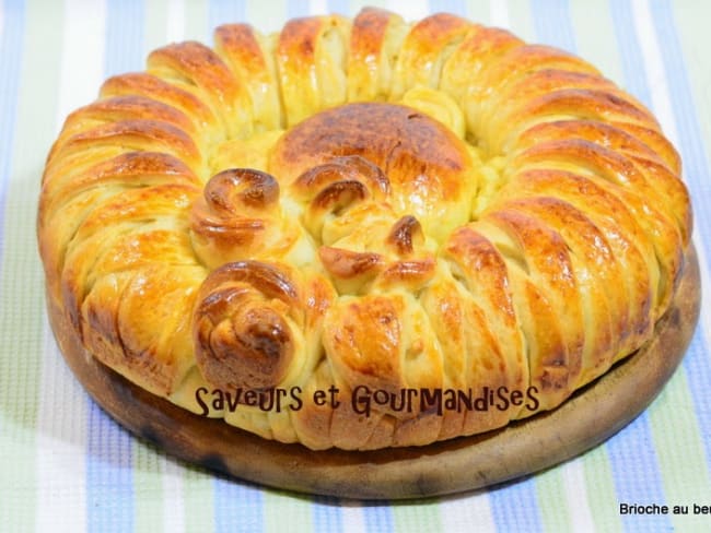 Brioche tressée aux roses