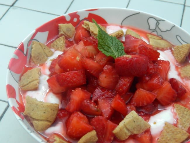 Fraises à la rose et sa douceur au fromage blanc