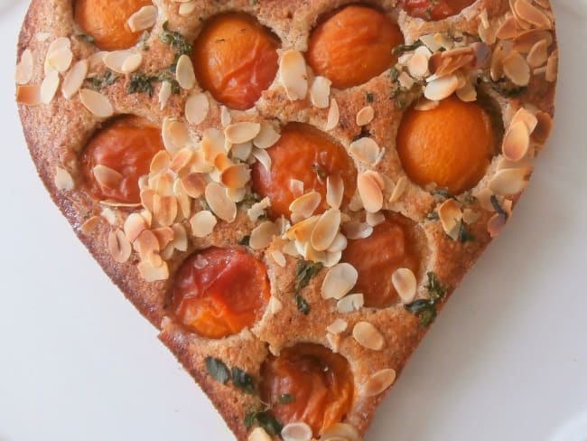 Tarte fond financier noisettes, abricots, basilic petites feuilles