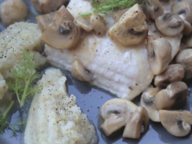 Loup de mer à la bière blanche et au citron, purée de fenouil