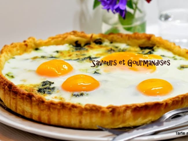 Tarte aux oeufs sur lit d’épinards et fromage de chèvre