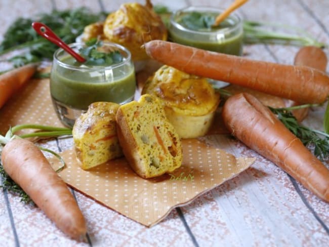 Muffins carottes-olives et velouté de fanes au Comté