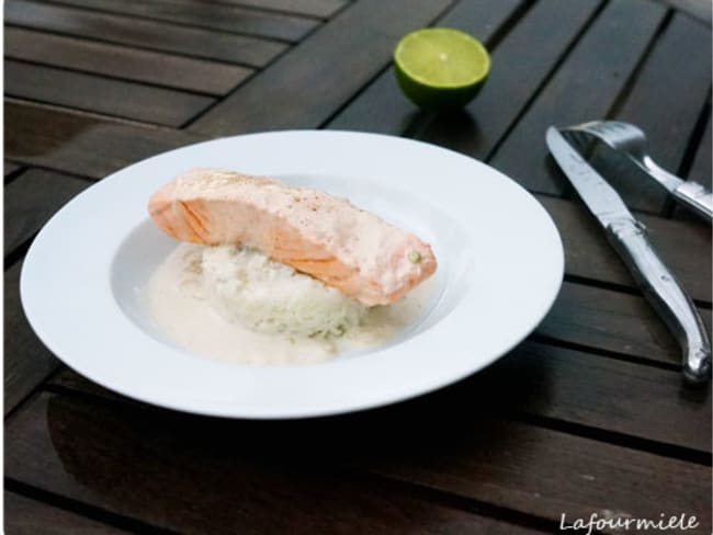 Saumon poché au lait de coco et citronelle