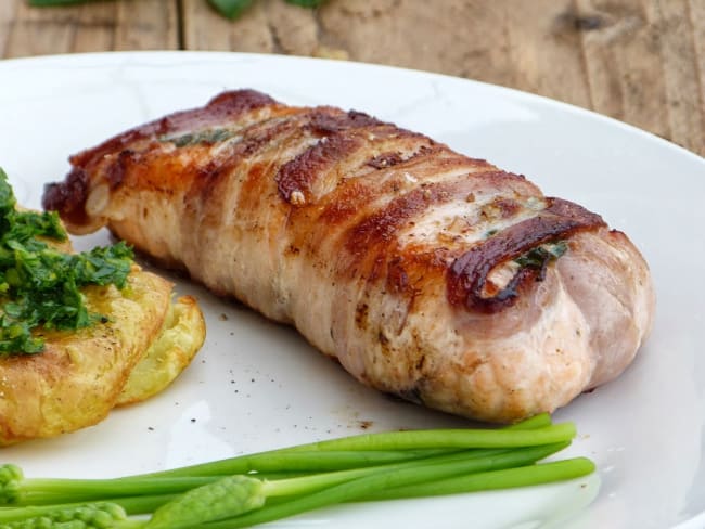 Saltimbocca de saumon, roasted smashed patatoes sauce gremolata