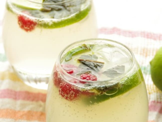 Mojito sans alcool aux framboises bien rafraîchissant