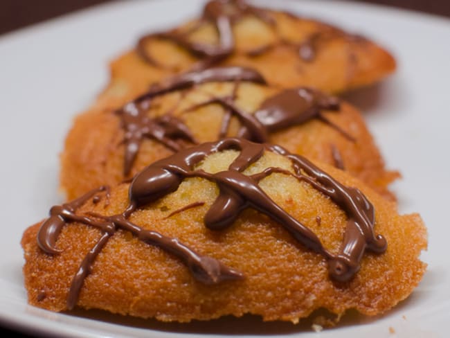 Madeleines et chocolat au lait