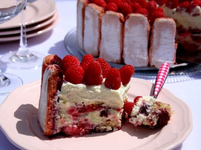 Charlotte au chocolat blanc et framboises