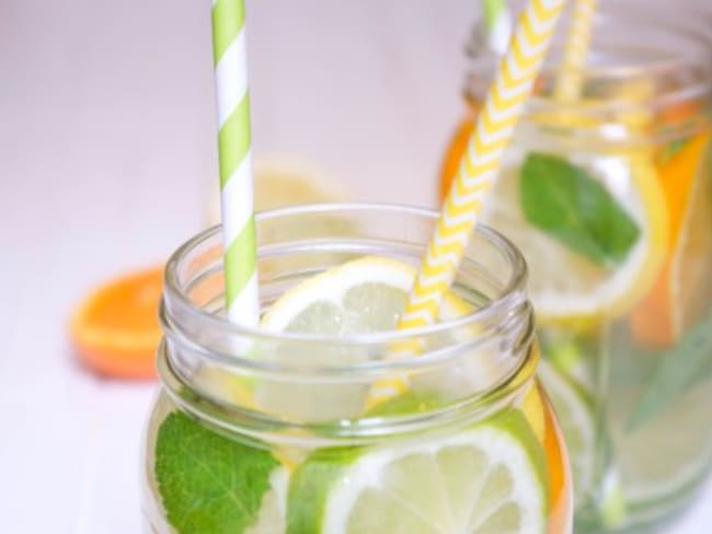 Detox water agrumes menthe