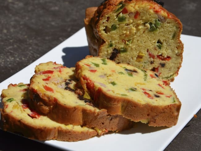 Cake au thon et aux poivrons à la farine de pois chiches