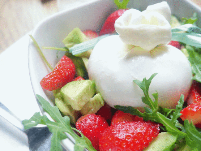 Salade de fraises et burrata