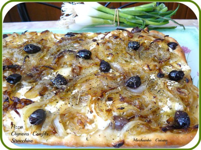 Pizza aux oignons confits et fromage italien stracchino