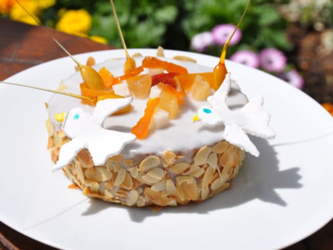 Gâteau Porte-Bonheur aux amandes et fruits confits de la Pentecôte !