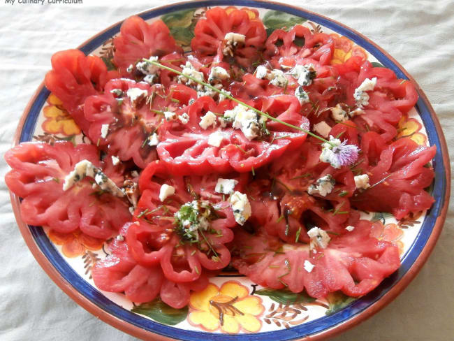 Salade de tomates cœur de bœuf au roquefort