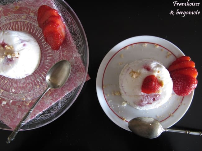 Mousses légères de petits suisses aux fraises