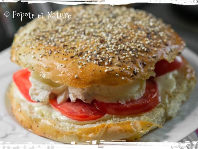 Hamburgers au poulet, aux tomates et au crottin de Chavignol