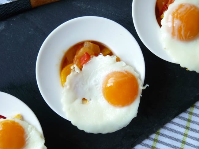 Tapas de piperade et oeuf de caille 