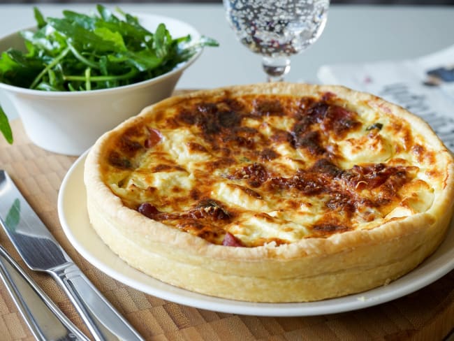 Quiche originale à la roquette, fromage feta et jambon cru