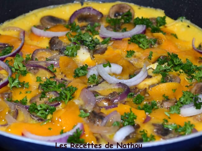 Omelette oignons rouges, cheddar et champignons de Paris