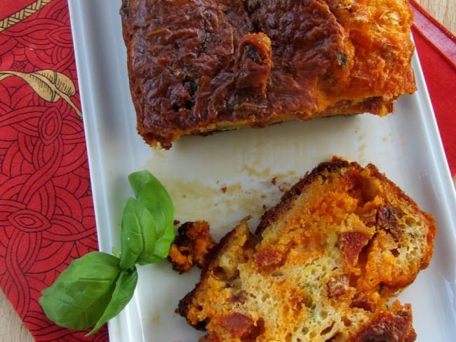 Cake au chorizo et tomates séchées