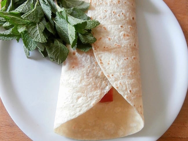 Aiguillettes de poulet lait de coco, menthe, tomates et citron en wrap