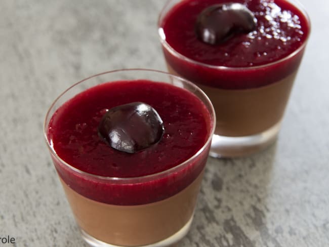 Crème au chocolat et coulis aux cerises