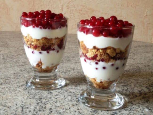 Verrines biscuitées au fromage blanc et aux groseilles