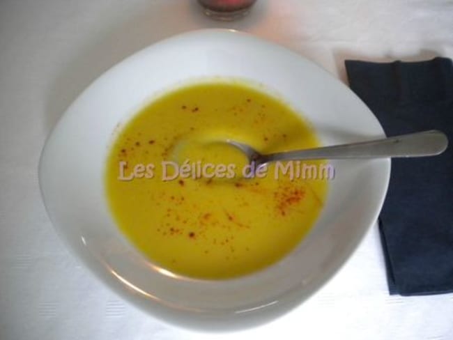 Soupe veloutée aux courgettes jaunes