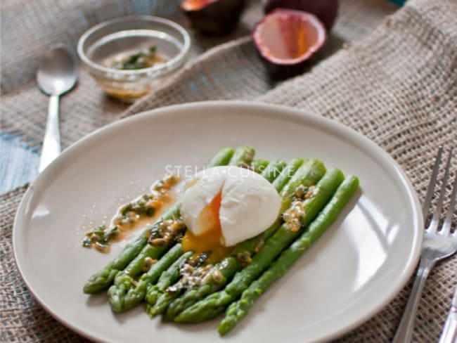 Salade d'asperges tièdes et oeufs mollets