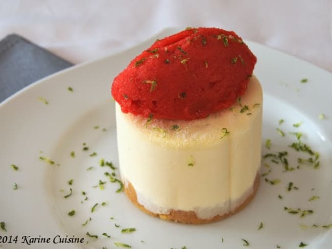 Le cheesecake glacé au citron vert et son sorbet à la fraise