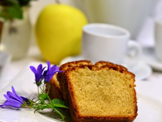 Cake à la pomme et à la cannelle