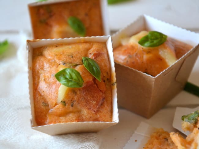 Mini-muffins apéritifs tomate, mozzarella et basilic