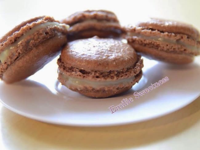 Macarons duo chocolat et chocolat blanc