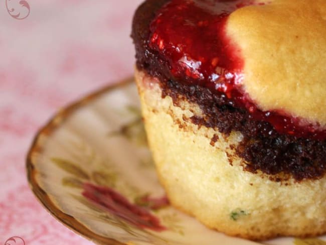 Muffins chocolat et coulis de framboises