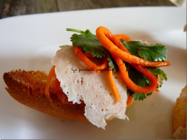 Banh mi en crostini