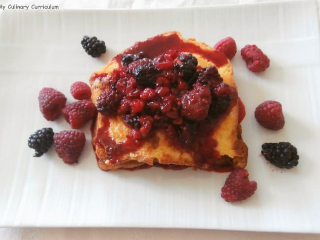 Brioche perdue en croque aux fruits rouges