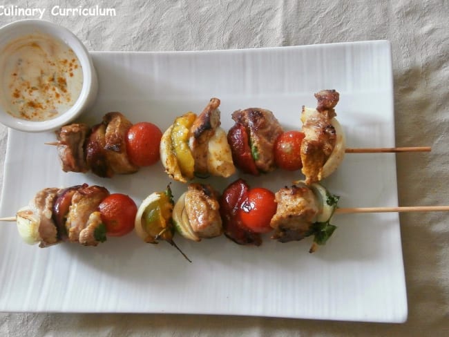 Brochettes d'agneau aux prunes et coriandre