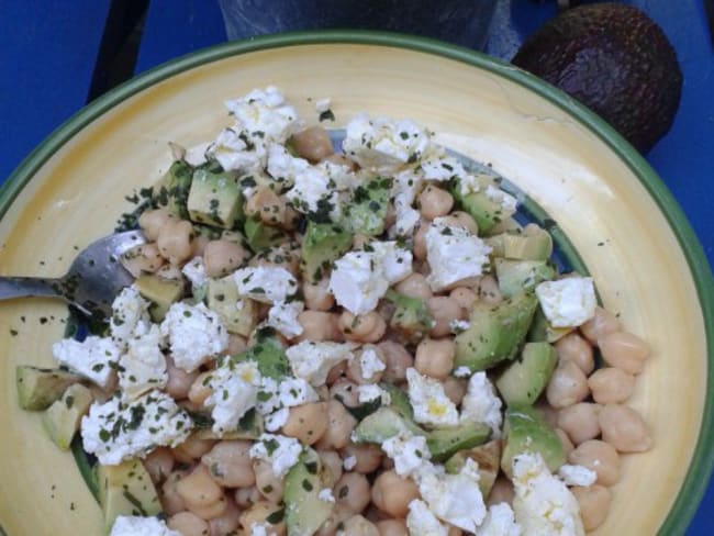 Salade de pois chiches, avocat et feta