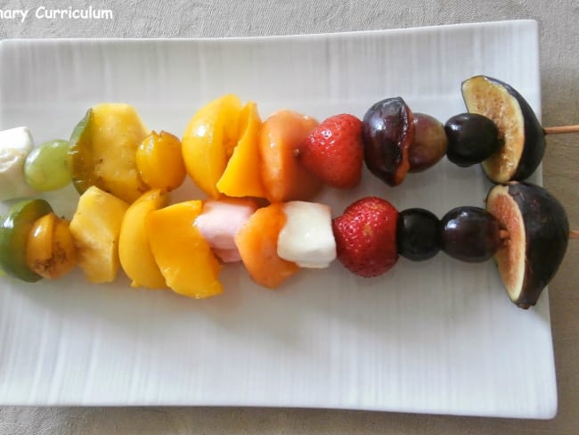 Brochettes de fruits arc en ciel juste poêlées au miel