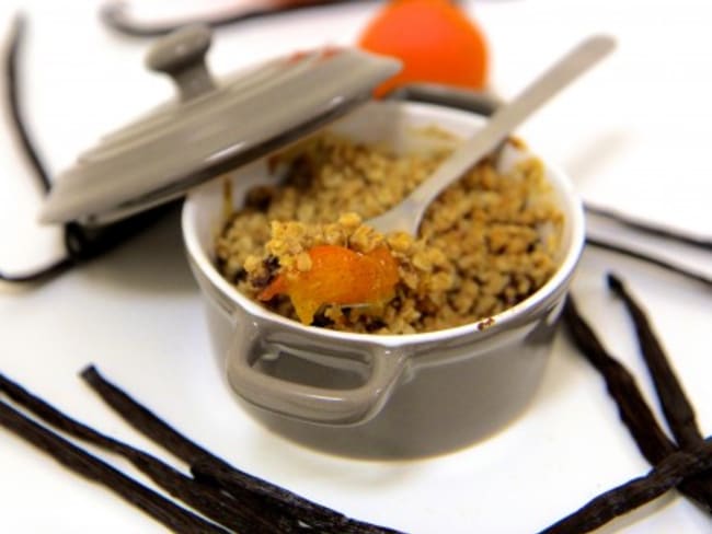 Crumble abricots chocolat et flocons avoine