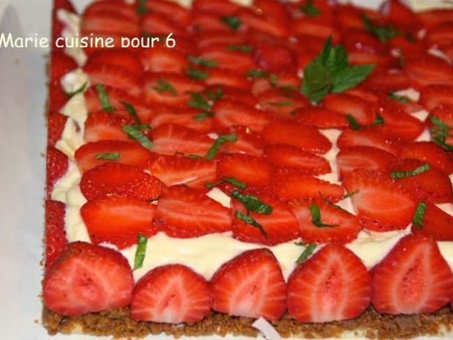 Dacquoise, croustillant spéculoos, crème légère aux fraises