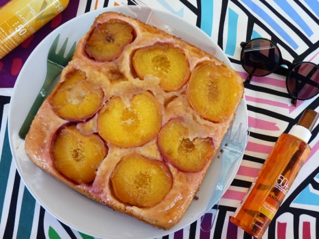 Gâteau renversé aux pêches