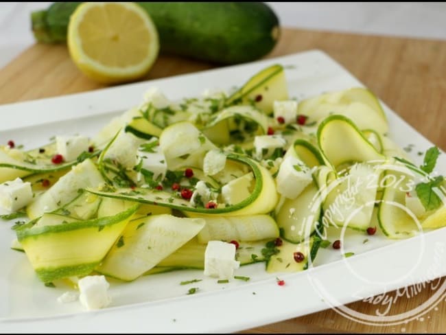 Savoureux carpaccio de courgettes, feta et menthe