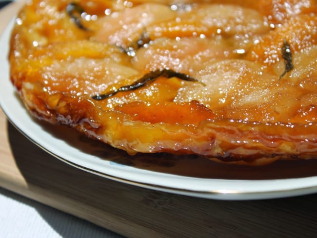 Tarte « Tatin » aux pêches et à la verveine