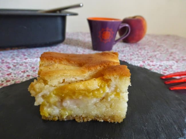 Gâteau crousti-fondant à la pêche