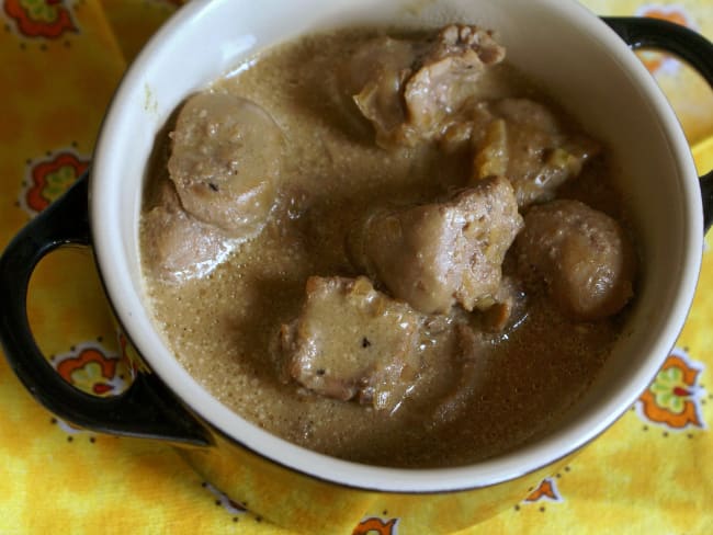 Rognons de veau au porto et aux échalotes avec une sauce crémée