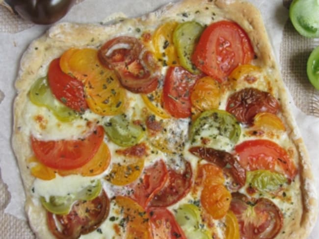 Pizza aux tomates anciennes